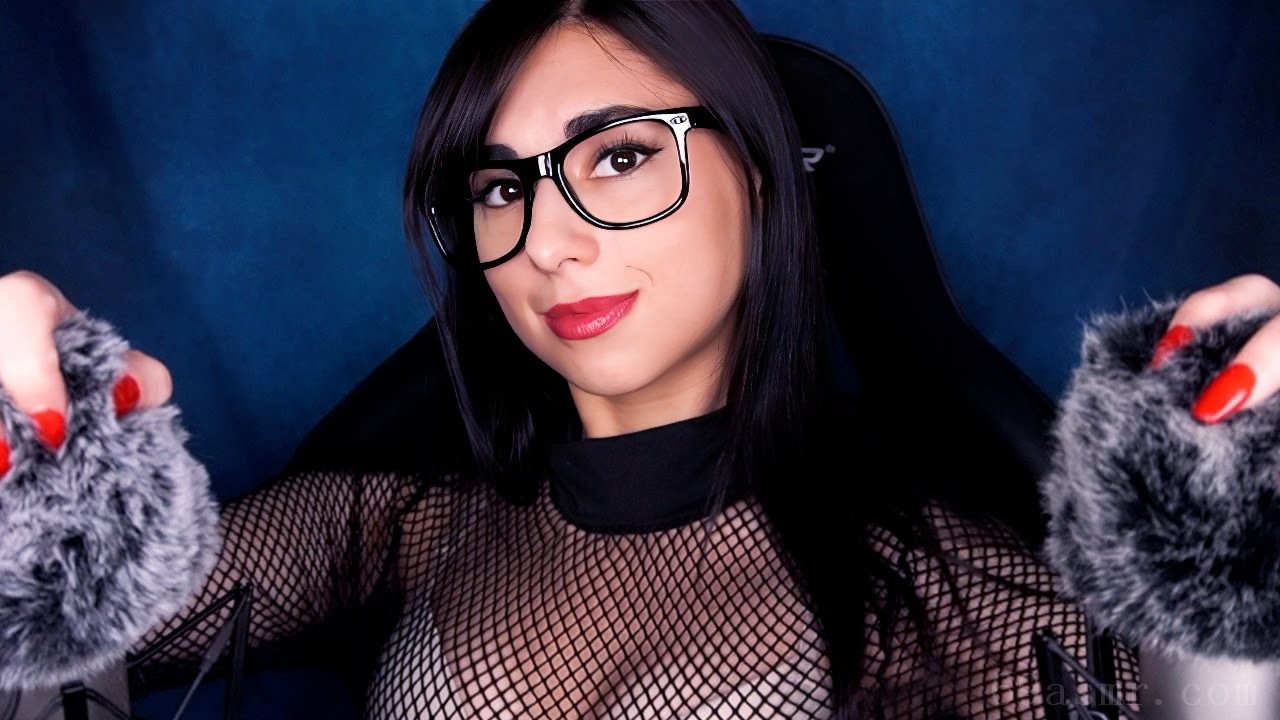 ASMR 倒计时睡眠（带有蓬松的麦克风刮擦和轻柔的耳语）-